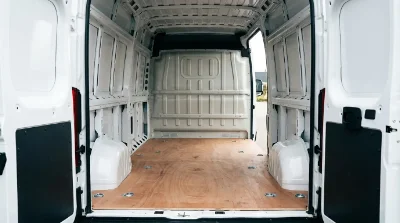 intérieur de la cabine d'un utilitaire